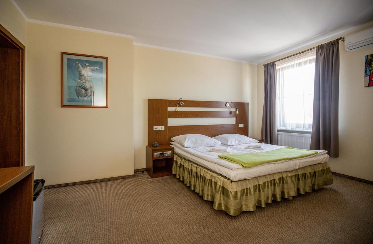 Pensjonat Rogatka Osieczna Exterior foto